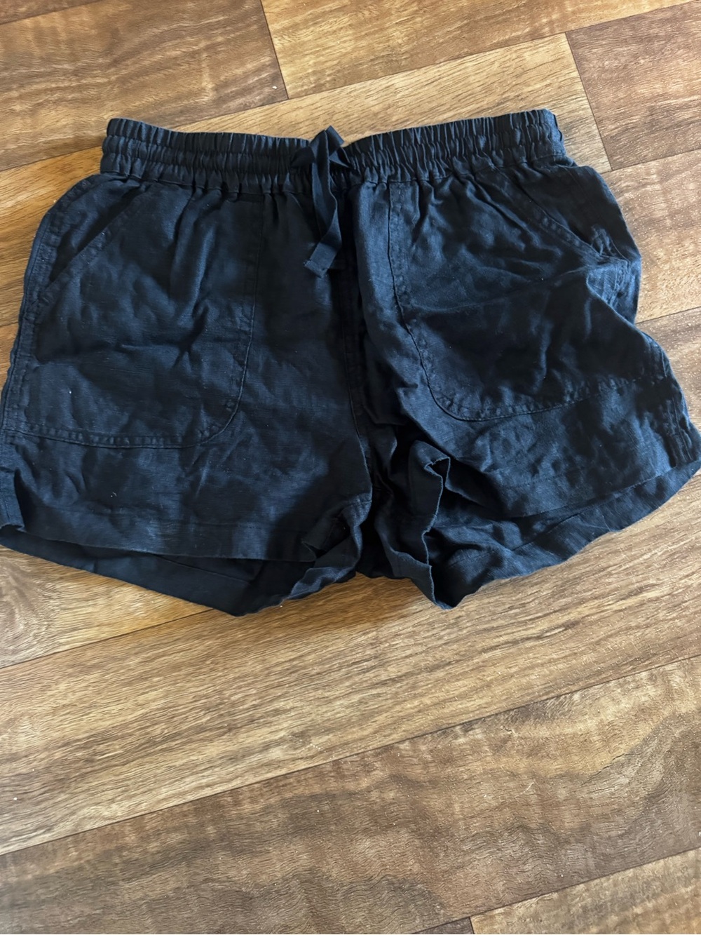 Quince Small Linen Black Shorts